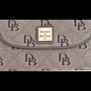 Dooney&Burke  Wallet/Clutch
